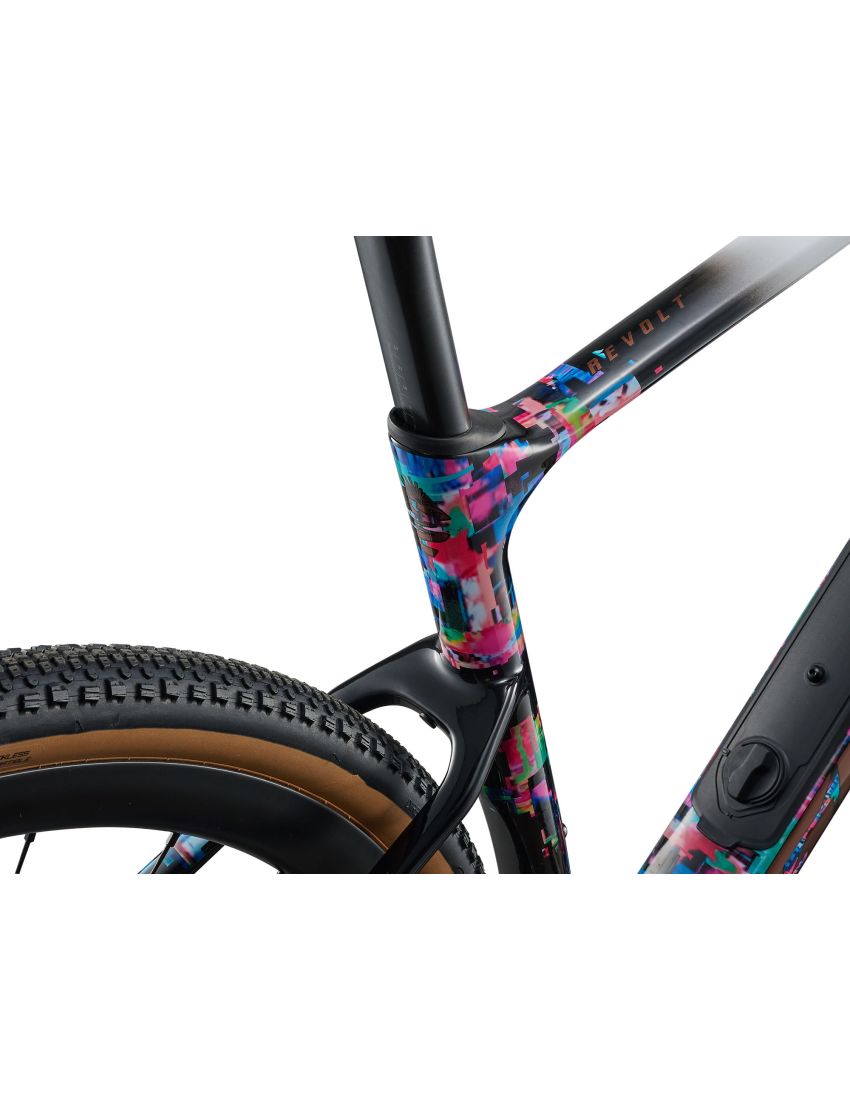 Giant Revolt Advanced 0 SE